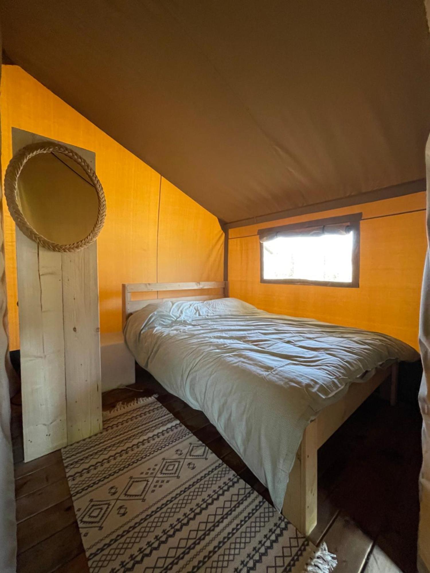 Hotel Camping De Hof Van Eeden Warmond Zimmer foto